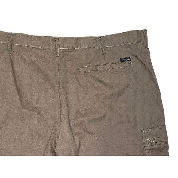 Columbia Red Bluff Men’s Cargo Shorts Flat Front Brown Size 44 - Picture 5 of 6